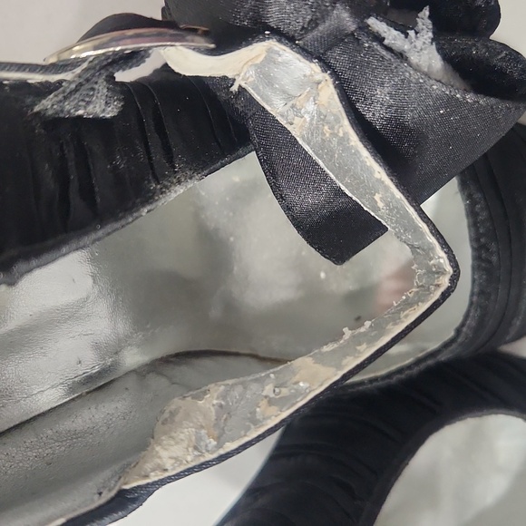 Black high heels with shoe strap - Picture 3 of 6